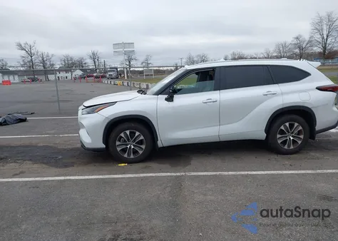 2024 Toyota Highlander Xle z USA, uszkodzony, nr VIN 5TDKDRBH3RS548170